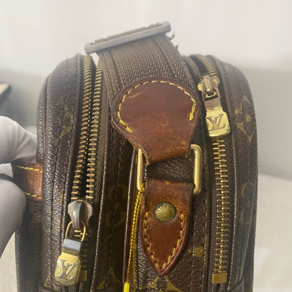 SOLD 7/26/25 Authentic Louis Vuitton Vintage Reporter Bag - Picture 11 of 13